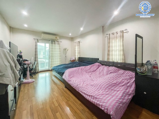 *****บ้านเดี่ยวมือสองนนทบุรี ม.นิชชารมณ์ ราชพฤกษ์-รัตนาธิเบศร์ เนื้อที่ 50.6 ตร.ว. ฟังก์ชัน 4 ห้องนอน 4 ห้องน้ำ จอดรถได้ 2 คัน บนทำเลดีที่สุด เข้าเมืองสะดวก ใกล้รถไฟฟ้าสายสีม่วง "สถานีบางรักน้อยท่าอิฐ" ในราคาสุด!